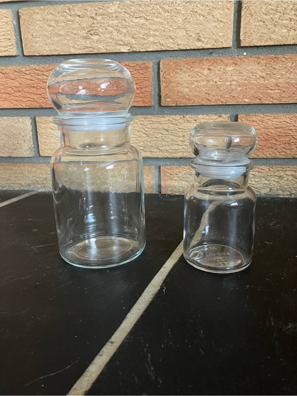 Set of 2 Bubble lid jars